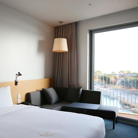Nest Hotel Inčchon Exteriér fotografie A room at the hotel