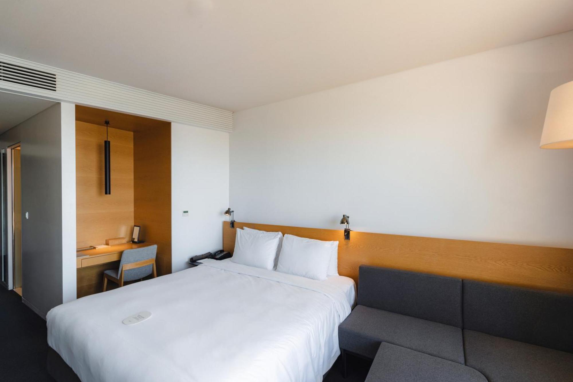 Nest Hotel Inčchon Exteriér fotografie A room at the hotel