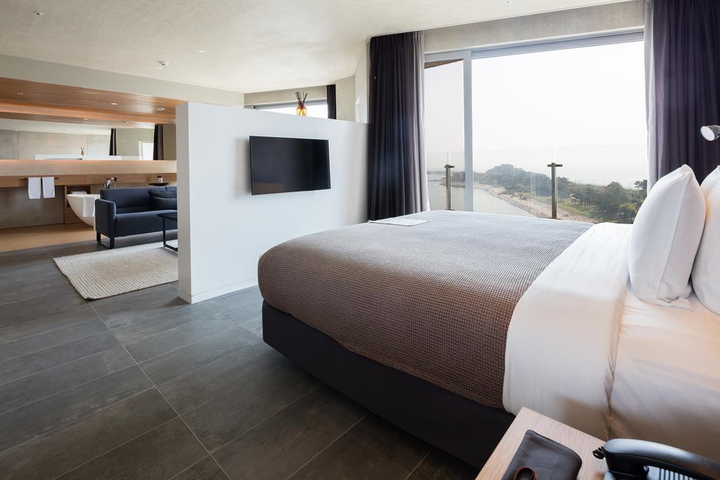 Nest Hotel Inčchon Exteriér fotografie A room at the hotel