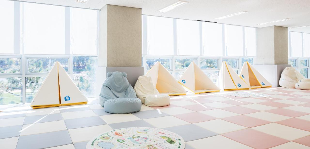 Nest Hotel Inčchon Exteriér fotografie Bean bag chairs in a Japanese kindergarten