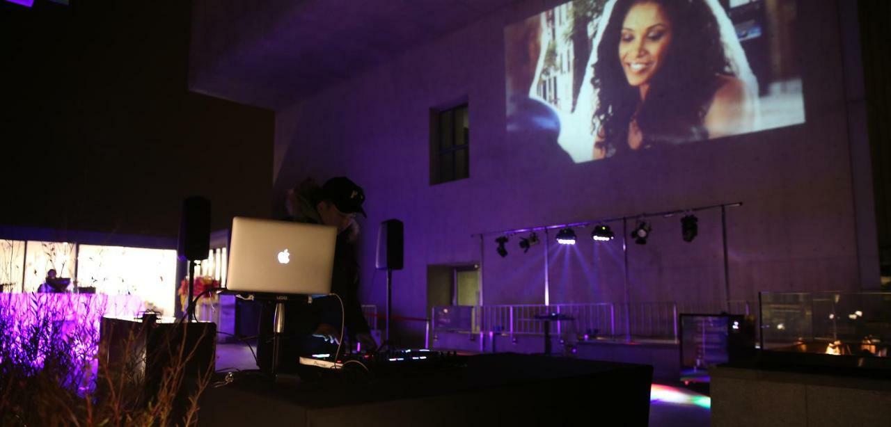 Nest Hotel Inčchon Exteriér fotografie DJ performing at a wedding