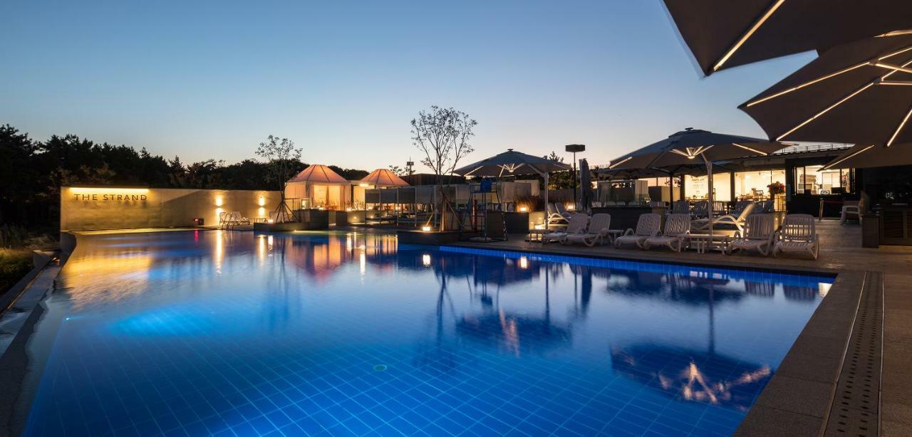 Nest Hotel Inčchon Exteriér fotografie The swimming pool at the hotel